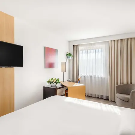 Novotel מלון 4*