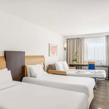 Novotel מלון 4*